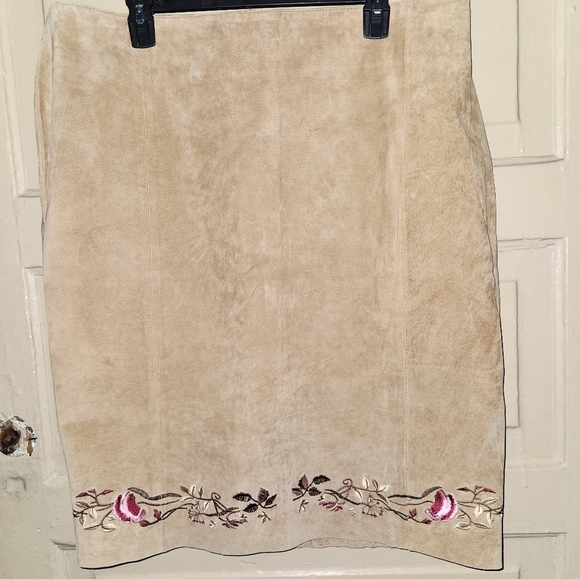 Lane Bryant Vintage 100% Genuine Leather Shell Embroidered Midi Skirt NWT - Picture 2 of 8